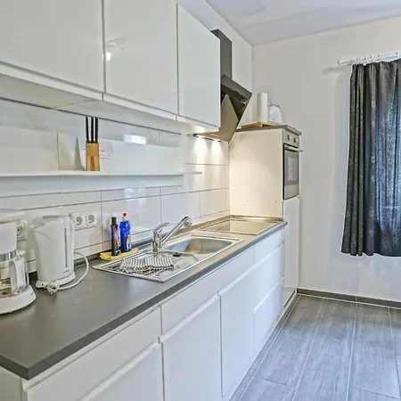 In Mit Eigenem Garten *